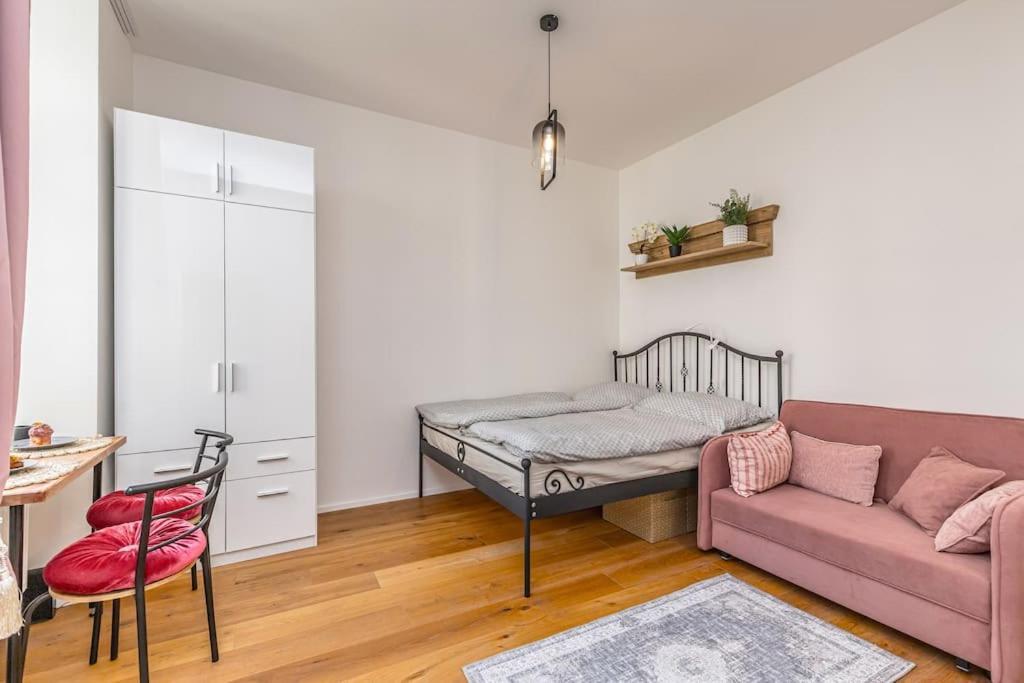 Cozy Quiet New Apartment In Karlin Square, Prague